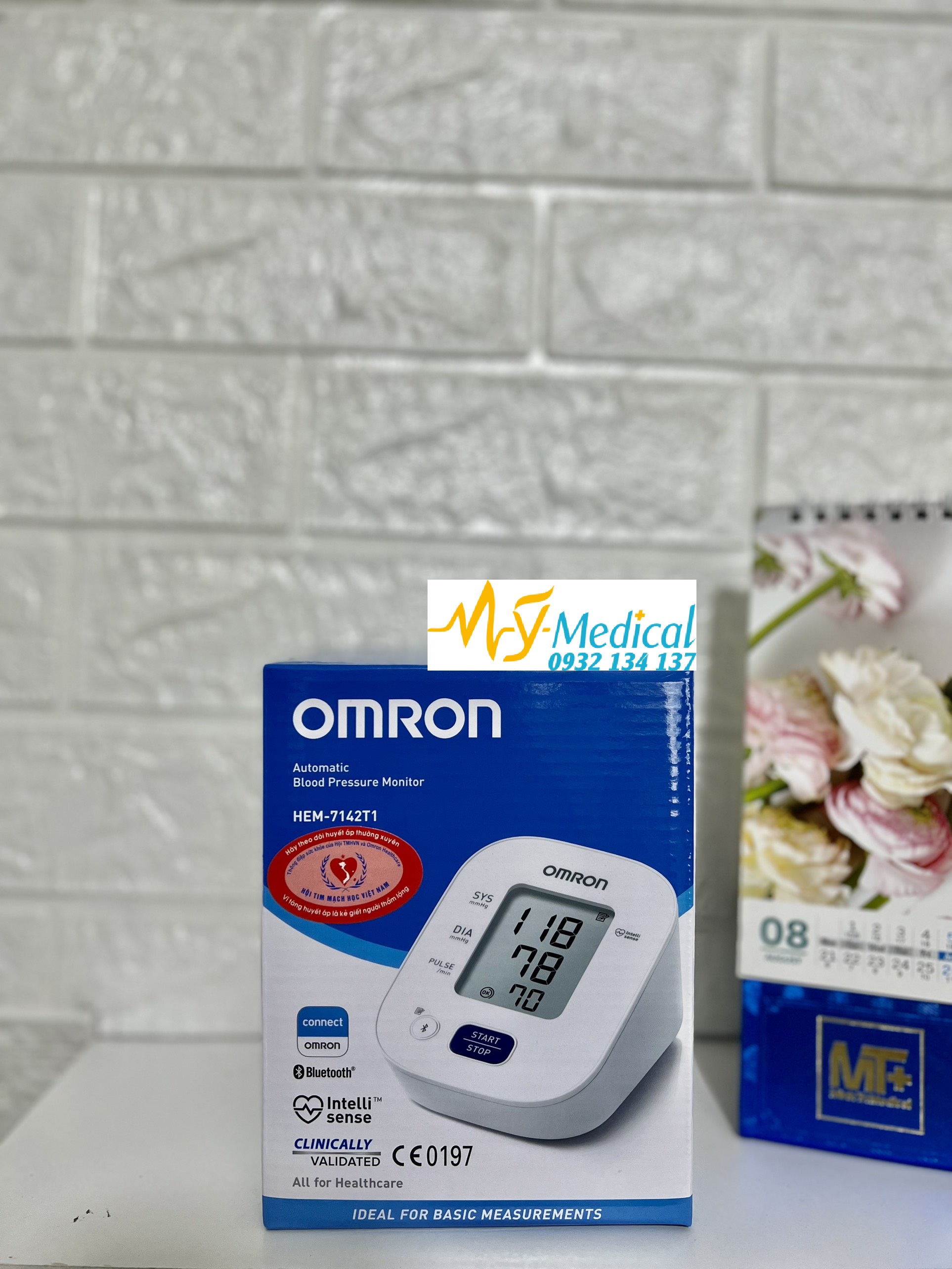 Máy đo huyết áp bắp tay điện tử Omron HEM-7142T1